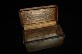 Rabbit and dove, 18th century box