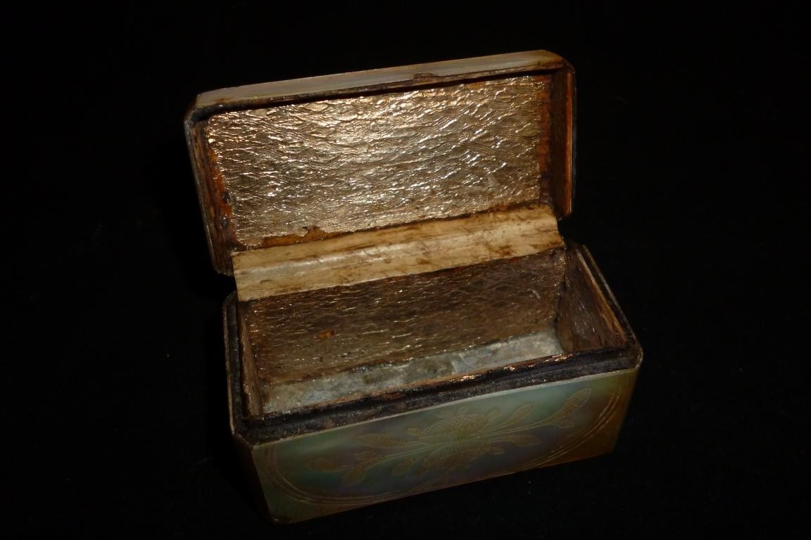 Rabbit and dove, 18th century box