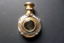Smelling salts bottle and magnifying glass, early 19th century