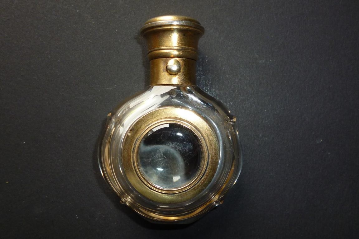 Smelling salts bottle and magnifying glass, early 19th century