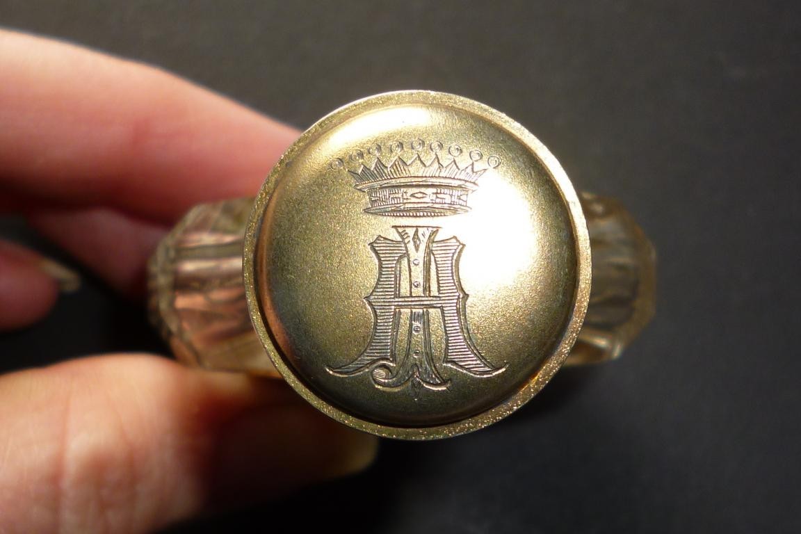 Smelling salts bottle and magnifying glass, early 19th century