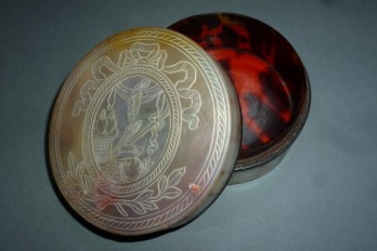 Mother of pearl box, 19th century