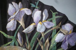 La belle aux iris, éventail Art Nouveau