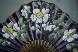 Eglantines roses, fan circa 1900