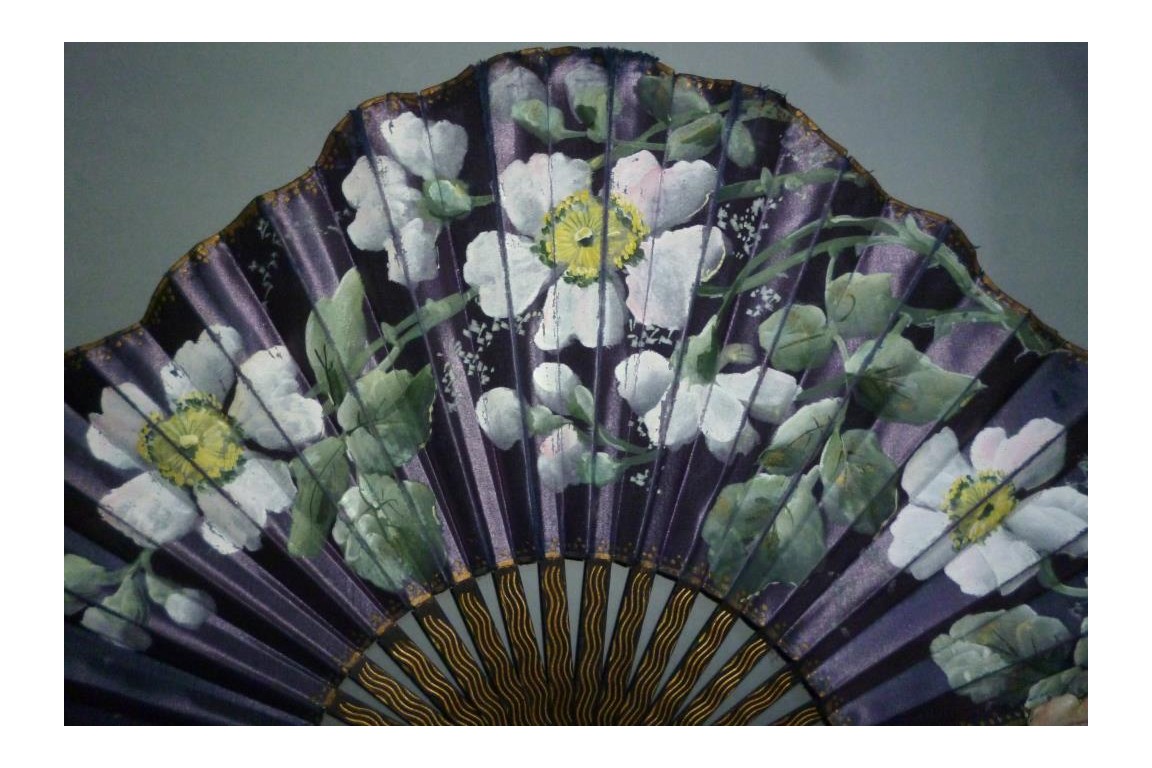 Eglantines roses, fan circa 1900