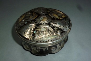 Eagle and rooster, snuff box , 18-19th century