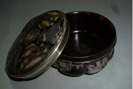 Eagle and rooster, snuff box , 18-19th century