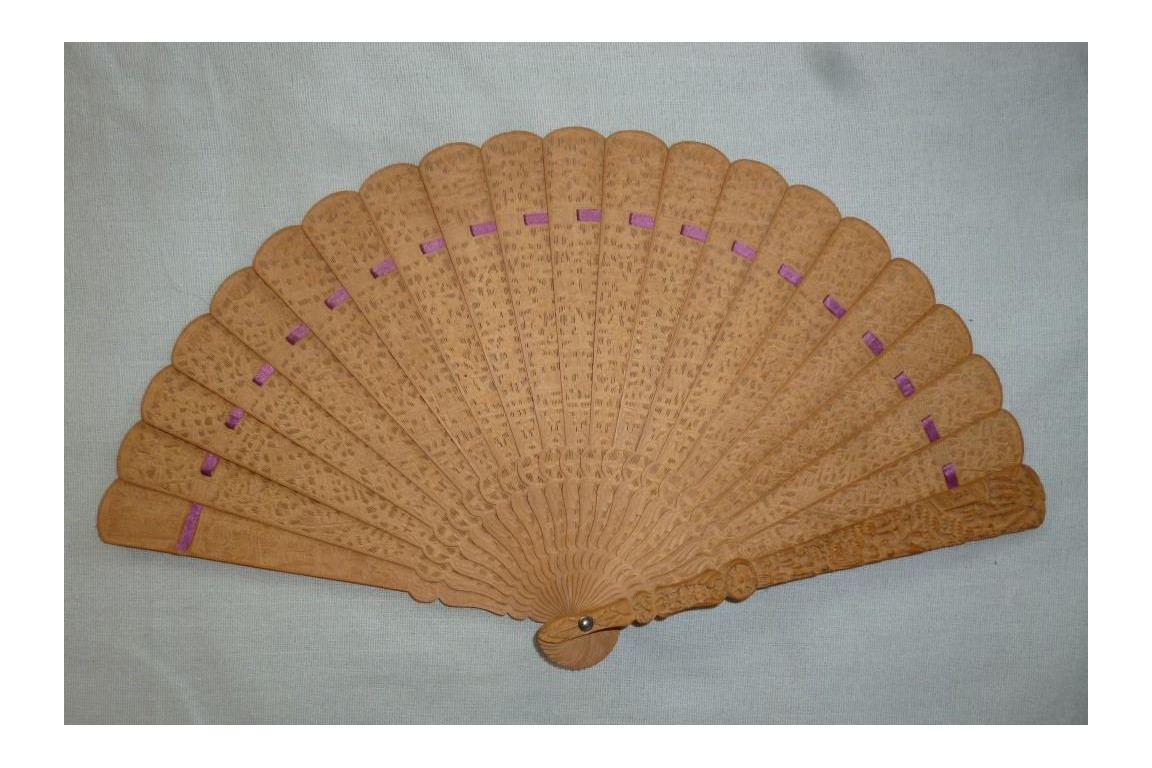 Chinese fan, santal, 19th century