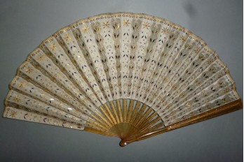 To shine at the bal, fan circa 1900