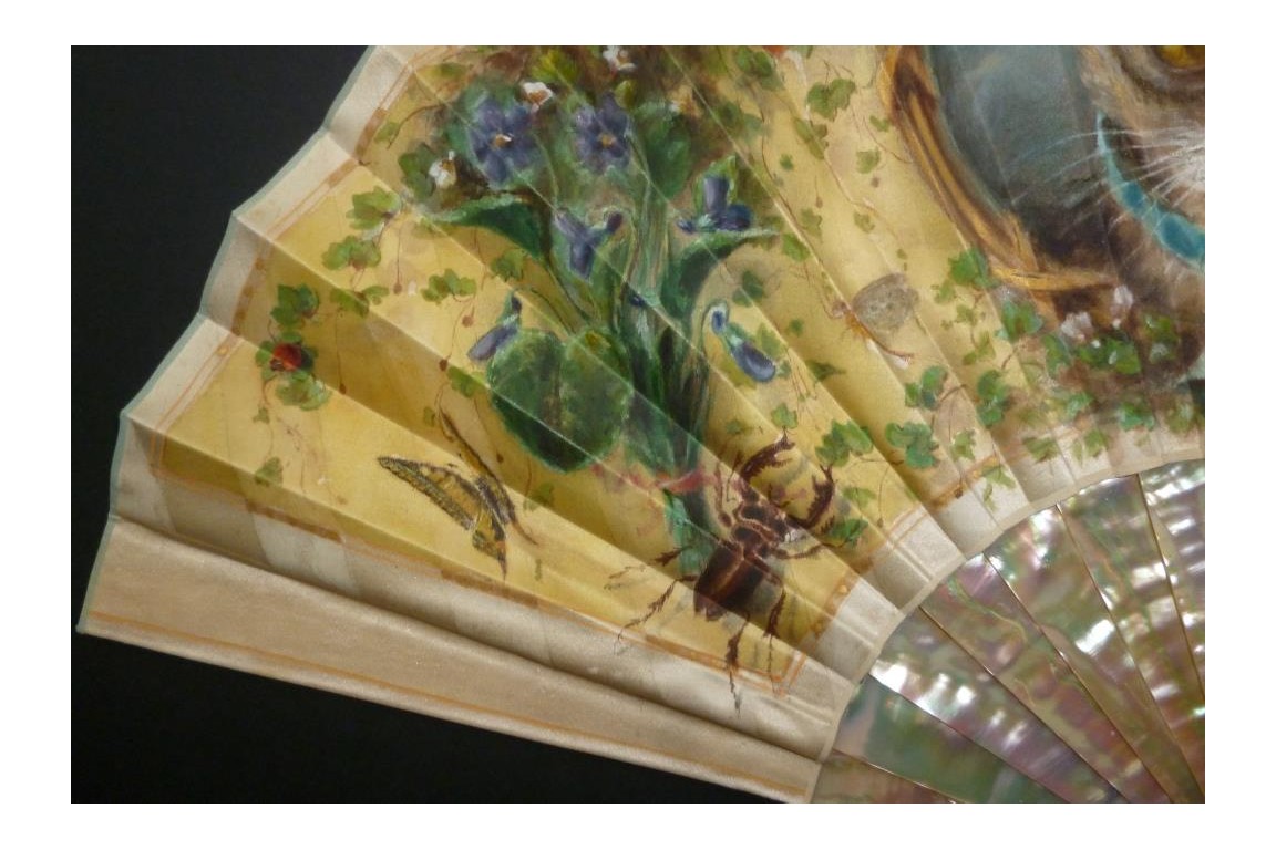 Chat et insectes, éventail fin XIXème siècle