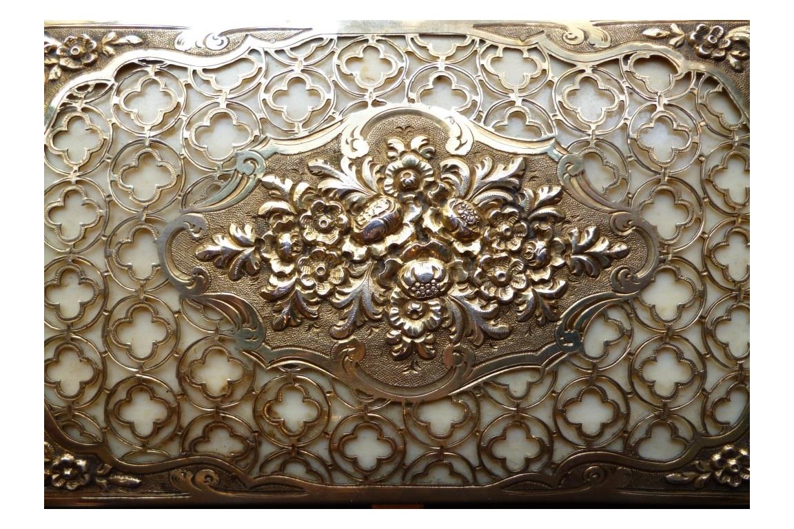 Flowers, cigares case, 19th century