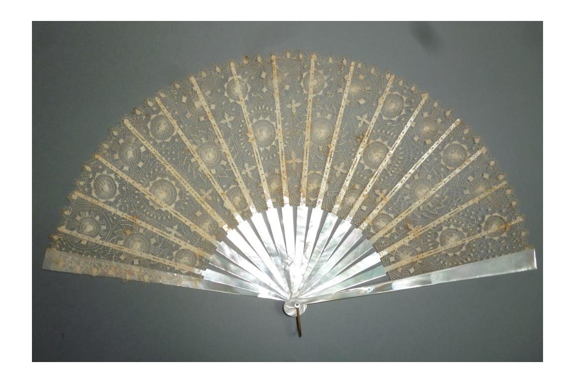 Suns of Tenerife, lace fan Nanduti, late 19th century