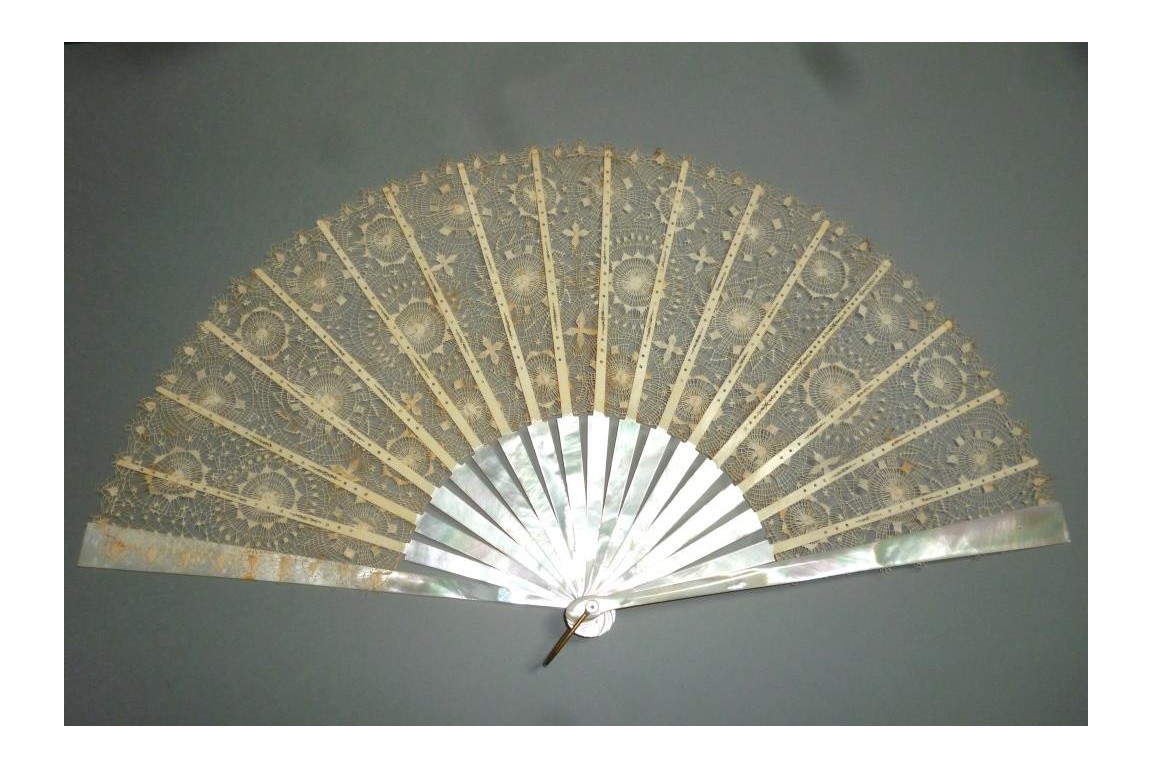 Suns of Tenerife, lace fan Nanduti, late 19th century