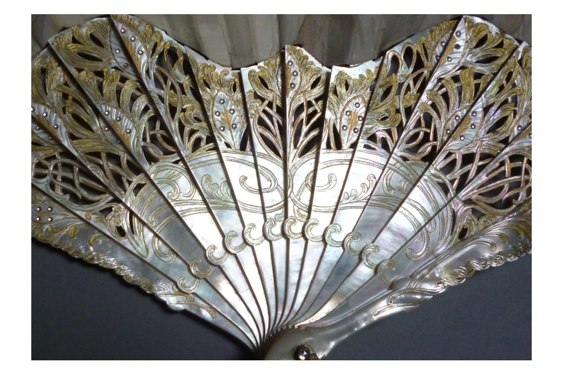 Paon blanc, éventail de Thomasse pour Duvelleroy, période Art Nouveau