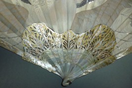 White peacock, fan by Thomasse for Duvelleroy, Art Nouveau period