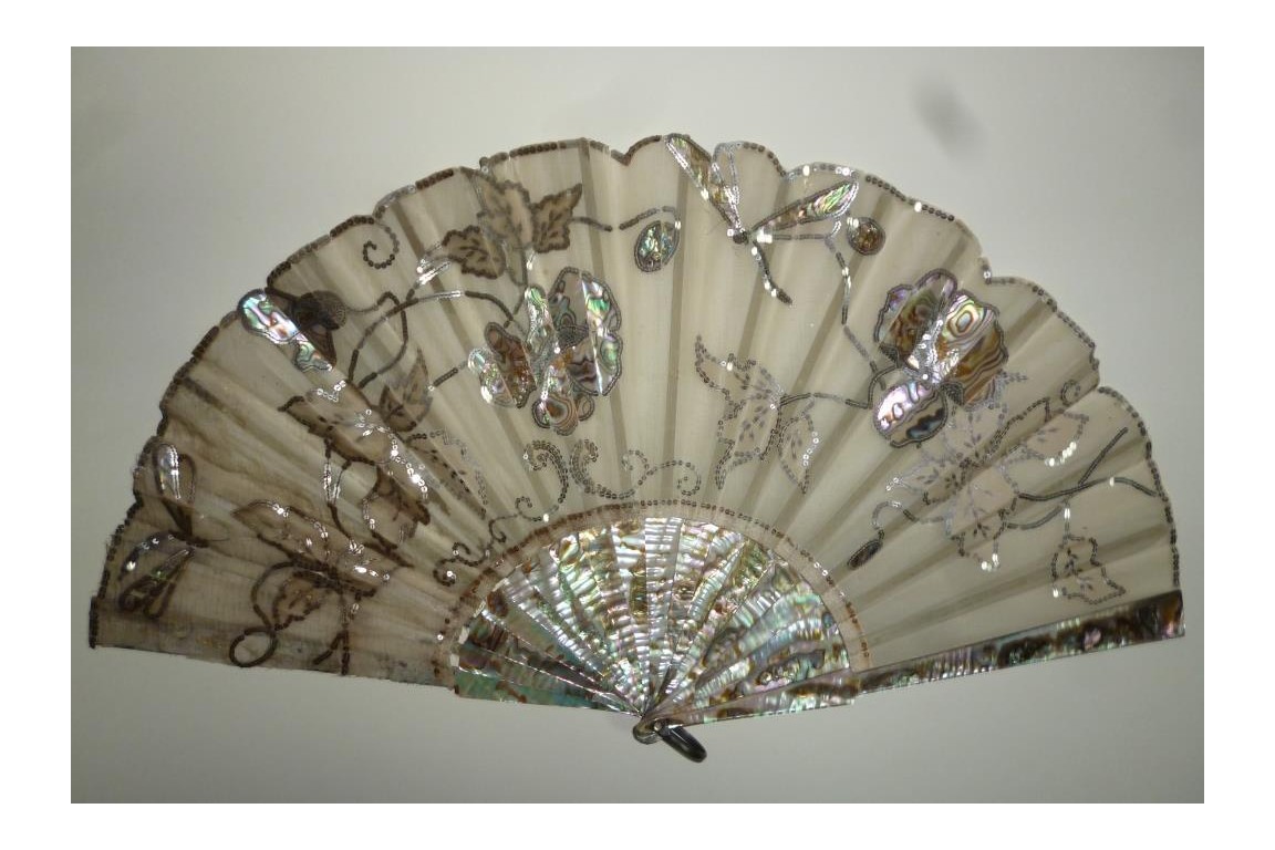 Mother of pearl flowers, fan circa 1900-1910