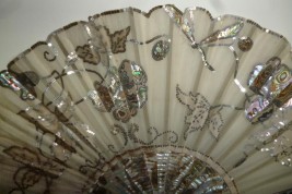 Mother of pearl flowers, fan circa 1900-1910