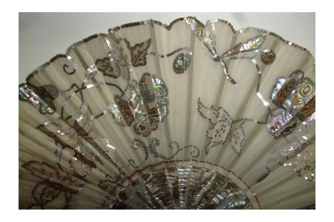 Mother of pearl flowers, fan circa 1900-1910