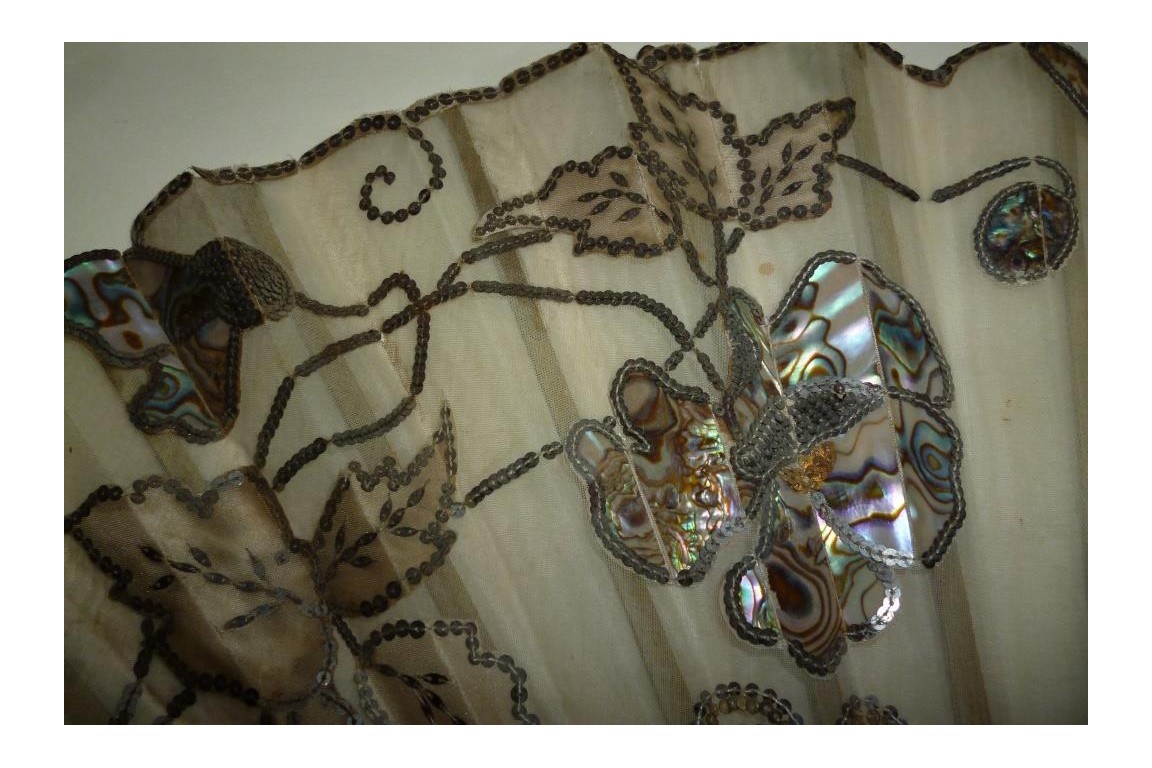 Mother of pearl flowers, fan circa 1900-1910