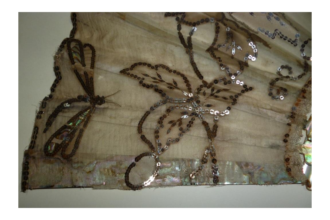 Mother of pearl flowers, fan circa 1900-1910