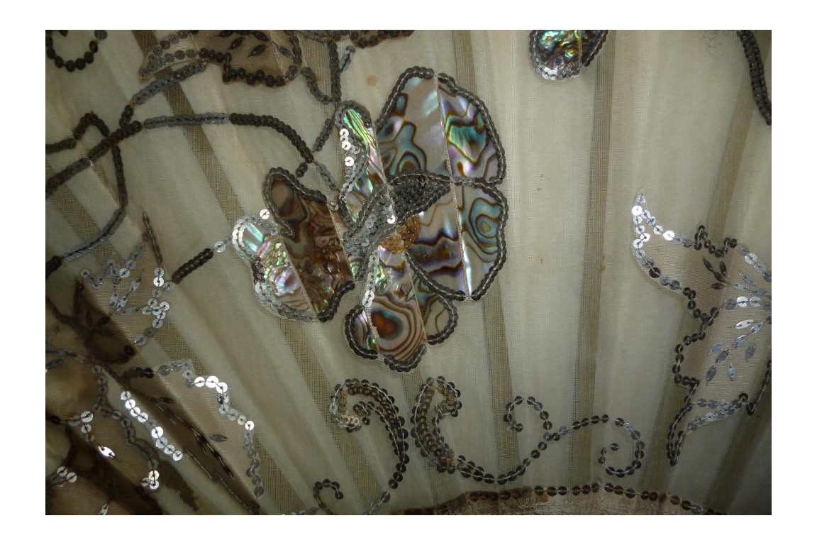 Mother of pearl flowers, fan circa 1900-1910