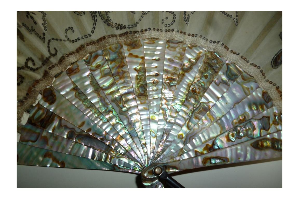 Mother of pearl flowers, fan circa 1900-1910