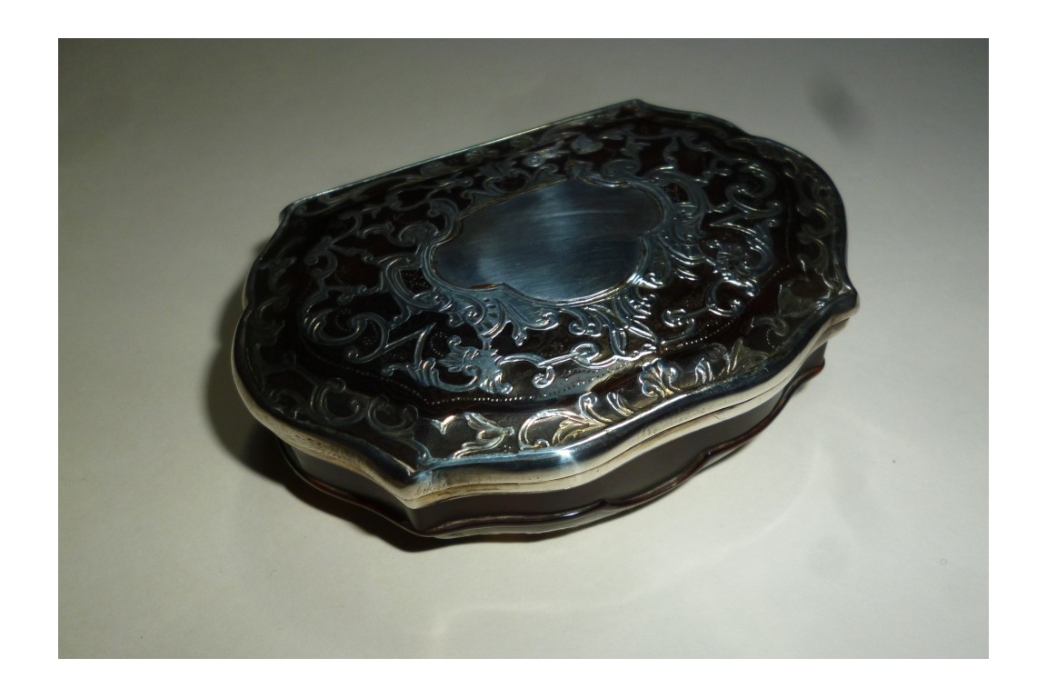 Écaille et vermeil, tabatière XVIIIème