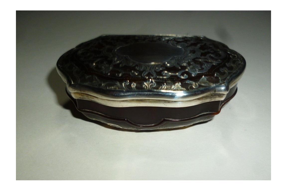 Écaille et vermeil, tabatière XVIIIème