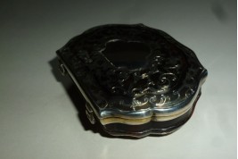 Écaille et vermeil, tabatière XVIIIème