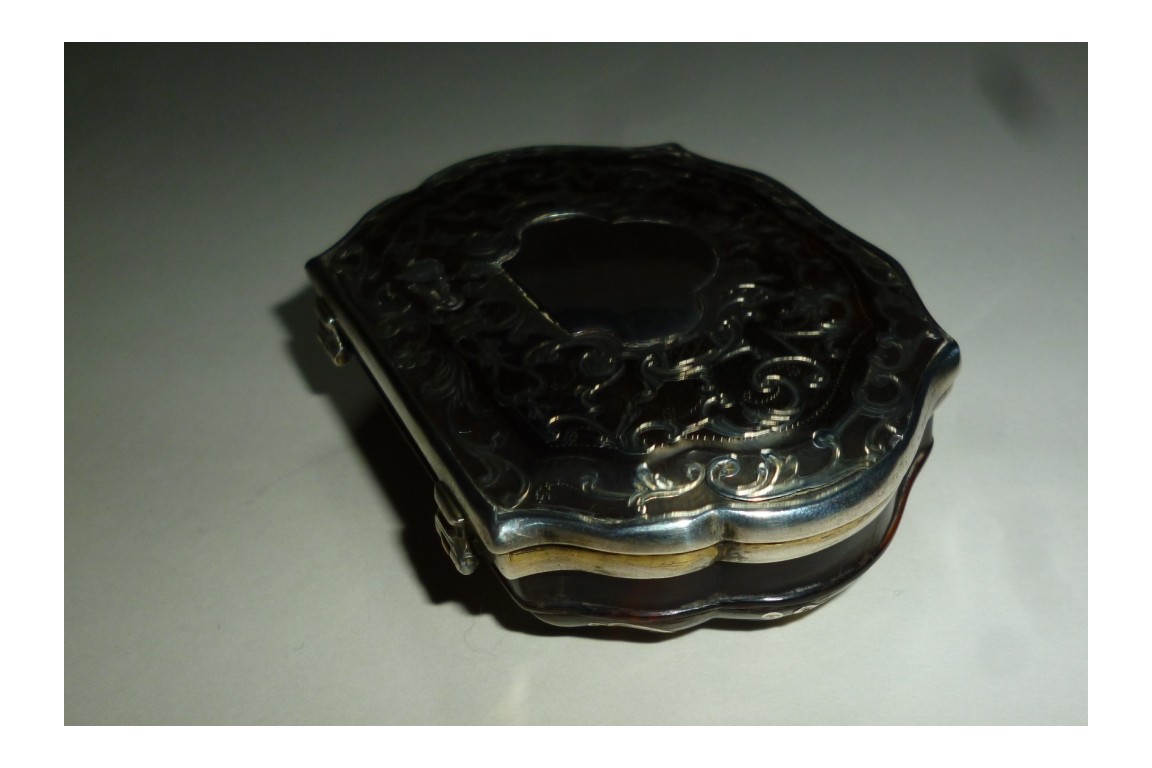 Écaille et vermeil, tabatière XVIIIème