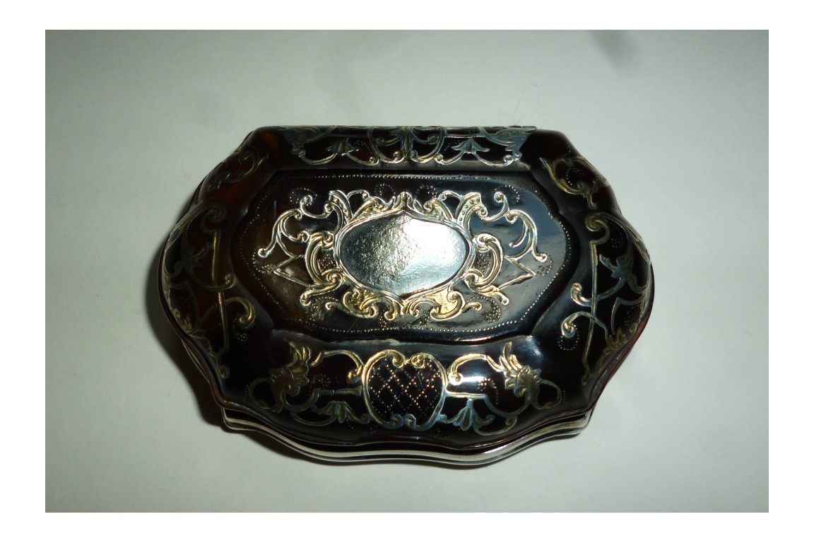Écaille et vermeil, tabatière XVIIIème