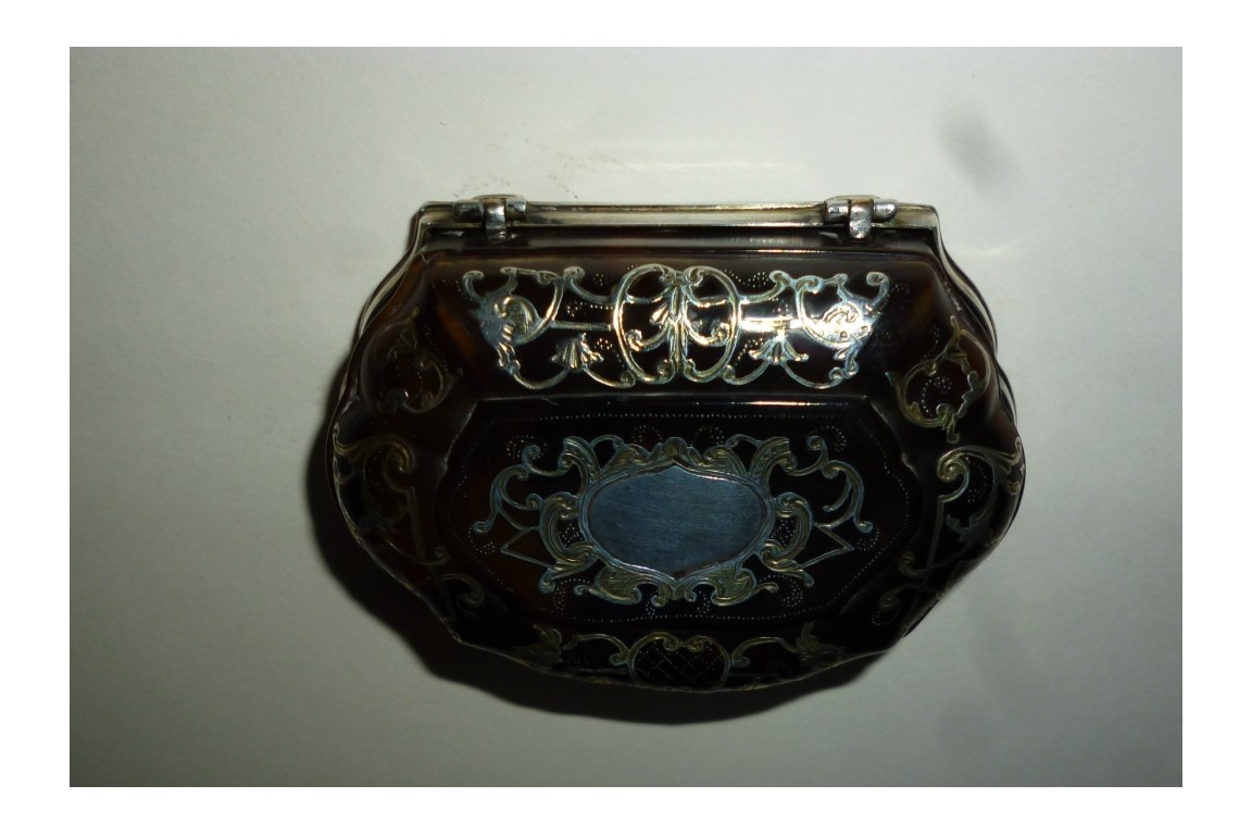 Écaille et vermeil, tabatière XVIIIème