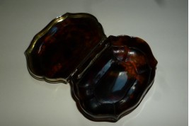 Écaille et vermeil, tabatière XVIIIème