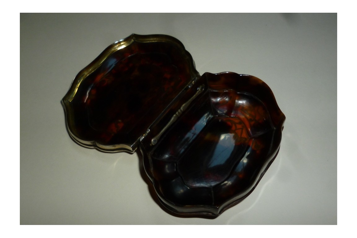 Écaille et vermeil, tabatière XVIIIème