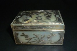 Mother of pearl snuffbox, 18th century