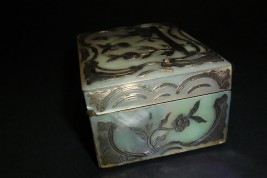 Mother of pearl snuffbox, 18th century