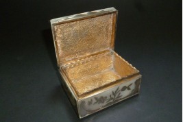 Mother of pearl snuffbox, 18th century