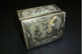 Mother of pearl snuffbox, 18th century