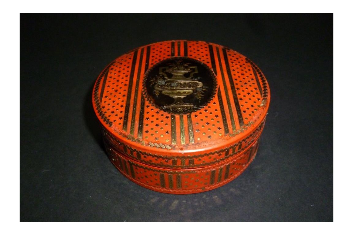 Red, snuffbox, 18-19th century