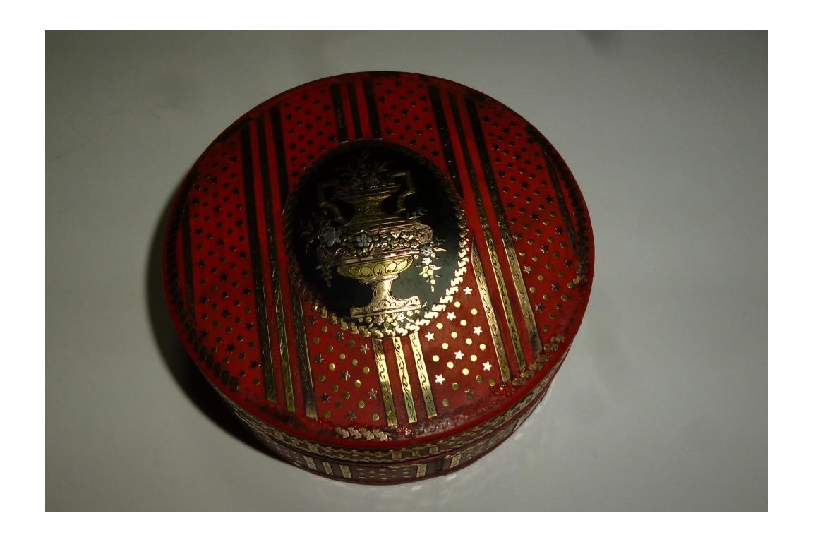 Red, snuffbox, 18-19th century