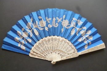 Blue knot, fan circa 1870