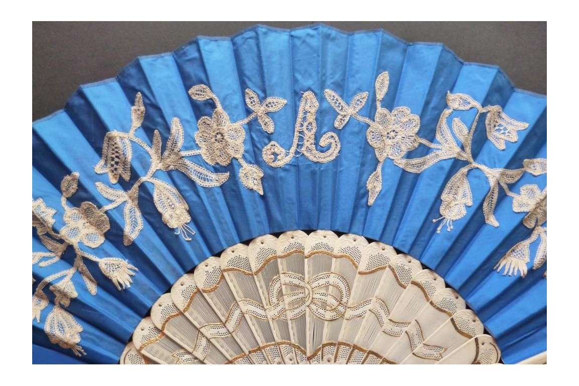 Blue knot, fan circa 1870