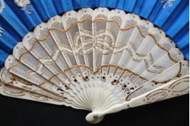 Blue knot, fan circa 1870