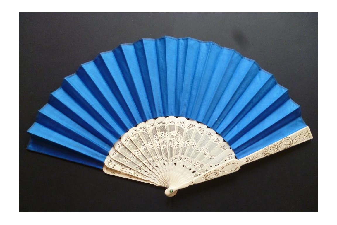 Blue knot, fan circa 1870