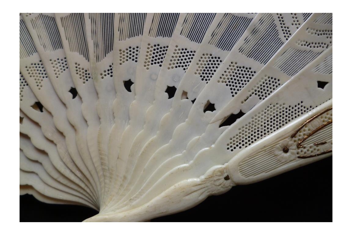 Blue knot, fan circa 1870