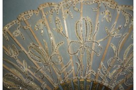 Iris, Art Nouveau fan