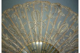 Iris, Art Nouveau fan