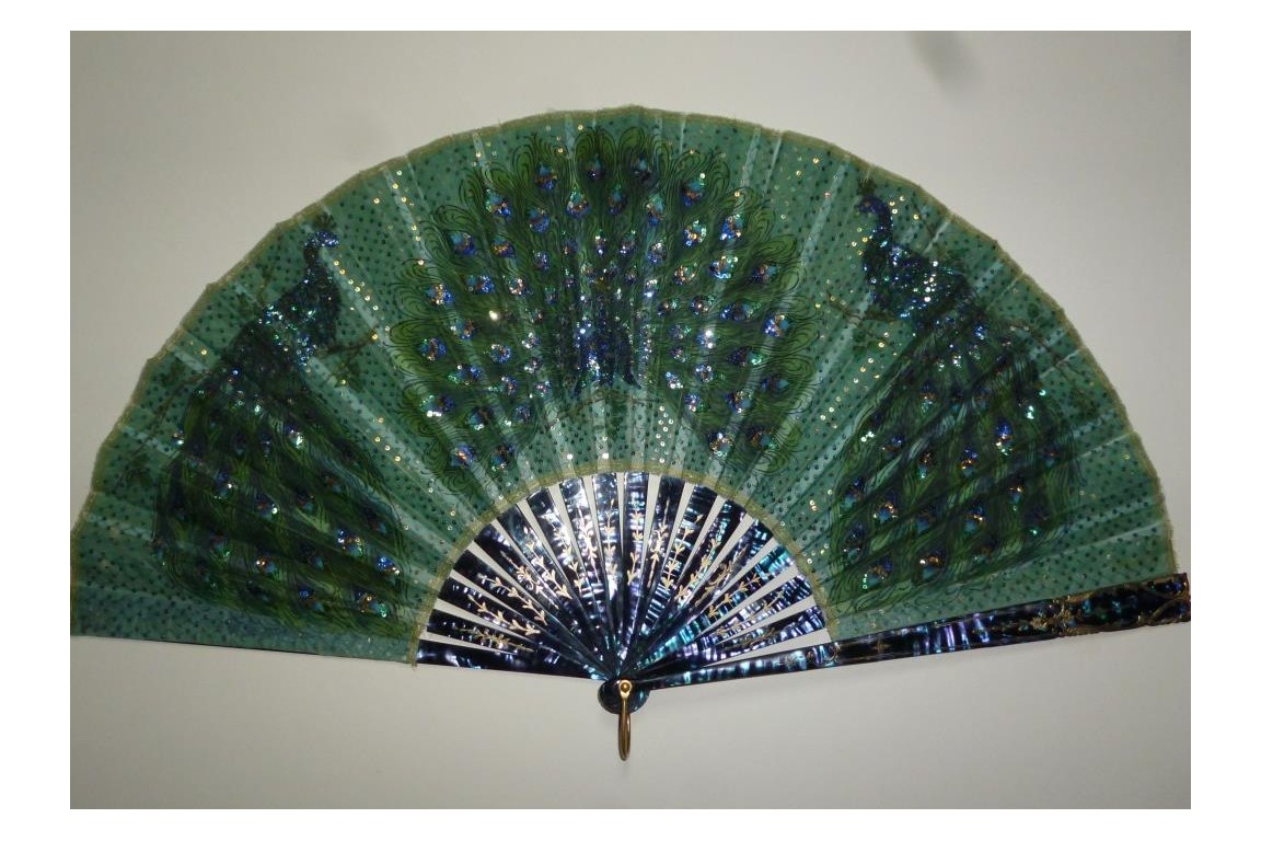 Les trois paons, éventail armure, vers 1900-1910