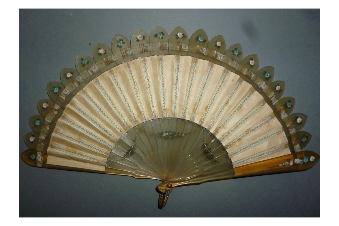 brisé and plié, fan circa 1900