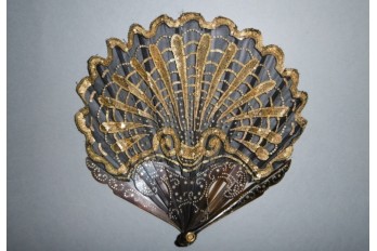 Coquille dorée, éventail vers 1900-1910